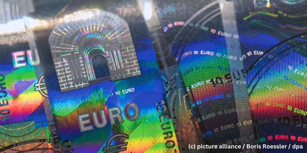 Hologrammstreifen einer 10-Euro-Banknote im Geldmuseum der Bundesbank in Frankfurt am Main